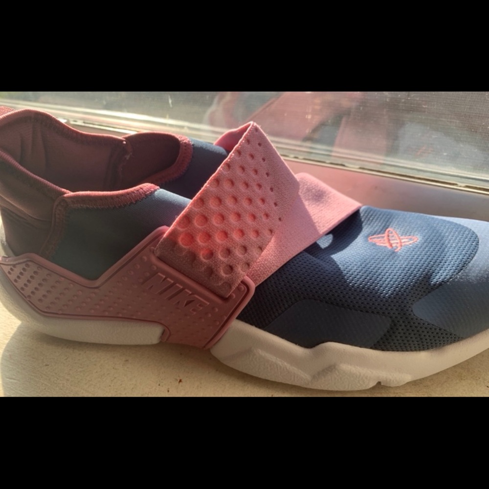 NIKE Huarache Extreme size 7